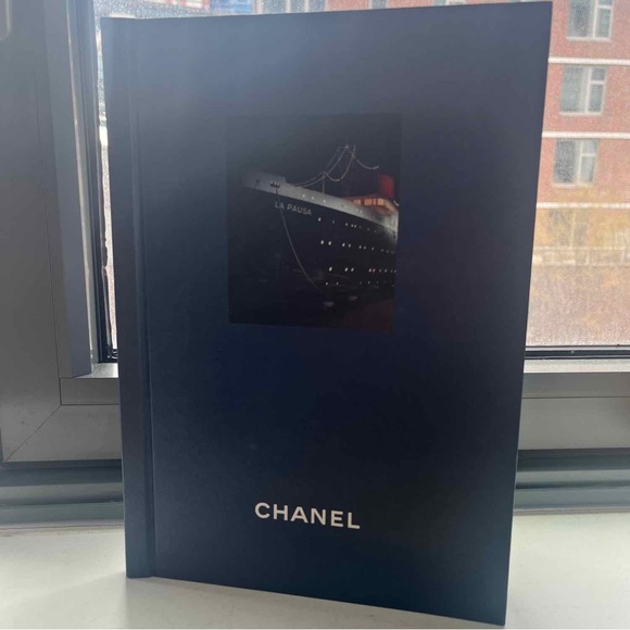 CHANEL Cruise 2018/19 Look Book - Karl Lagerfeld & Penelope Cruz - Picture 1 of 3